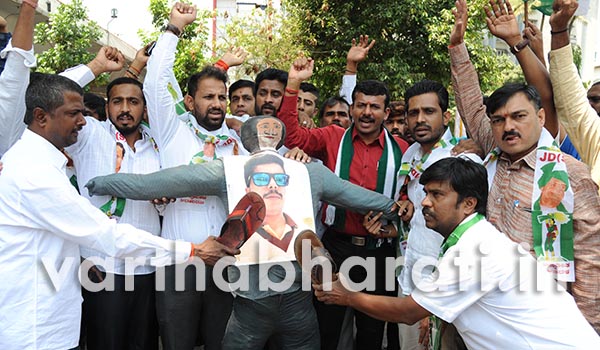 ದೇವೇಗೌಡರ ವಿರುದ್ಧ ನಿಂದನಾತ್ಮಕ ಹೇಳಿಕೆ: ಬಿಜೆಪಿ ಕಾರ್ಯಕರ್ತನ ಬಂಧನಕ್ಕೆ ಜೆಡಿಎಸ್ ಪಟ್ಟು